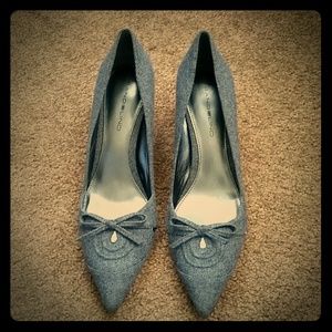 Bandolino gray flannel bow heels sz 8.5